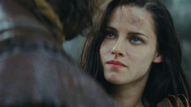 Kristen Stewart su Canale 5 con Biancaneve e il Cacciatore