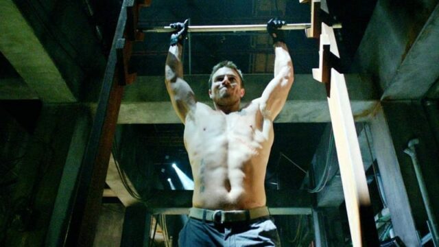 Stephen Amell e Marc Guggenheim sulla fine di Arrow