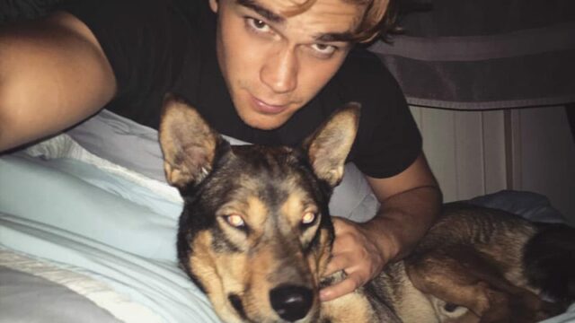 KJ Apa curiosità