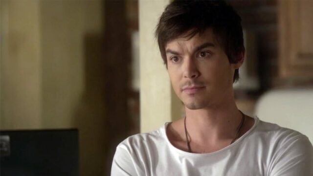 Tyler Blackburn mostra il LATO B e le fan in delirio: ecco la foto!