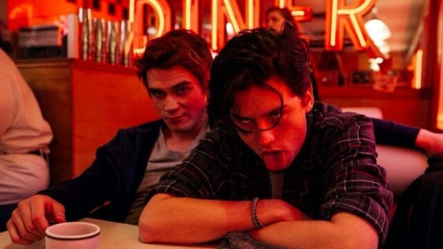 Riverdale 2: Nuove foto dal set con KJ Apa, Lili Reinhart, Camilla Mendes e Cole Sprouse