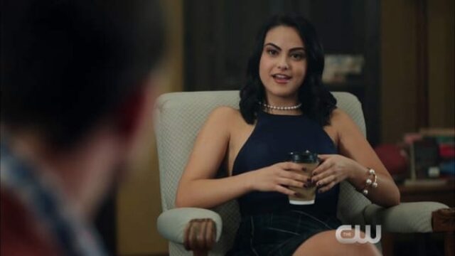 Camila Mendes di Riverdale risponde alle critiche dei registi sulle sue origini: ecco cos'Ã¨ successo