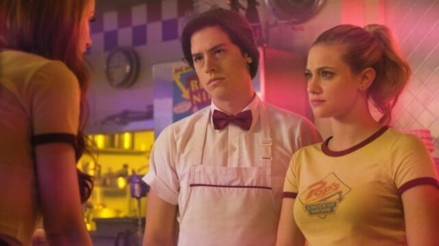 Riverdale 2x02: Archie, Veronica, Betty e Jughead da Pop's (FOTO)