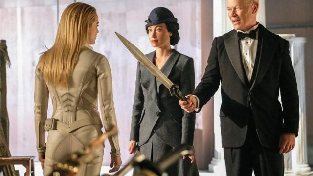 Legends of Tomorrow 3x06 still: il ritorno di Damien Darhk