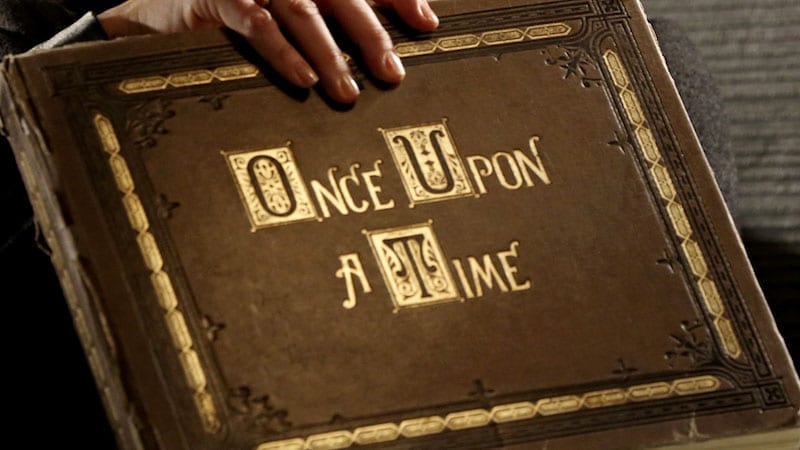 Frasi Natale Celebri.10 Citazioni Di Once Upon A Time Da Usare Come Frasi Di Auguri Di Natale