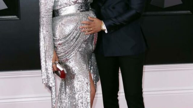 Chrissy Teigen e John Legend - Grammy 2018 look