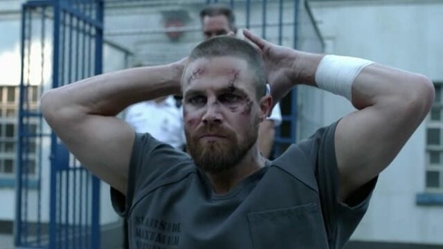 Oliver Queen in prigione: quanto ci starà e quale sarà il destino del Team Arrow