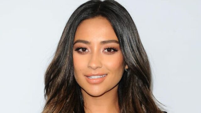 shay mitchell in italia