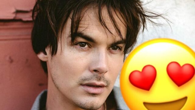 Tyler Blackburn pubblica una foto di se stesso completamente nudo su Instagram, ecco il post dell'attore di Pretty Little Liars e Roswell