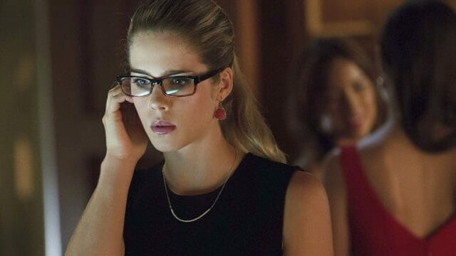 emily bett rickards lascia arrow