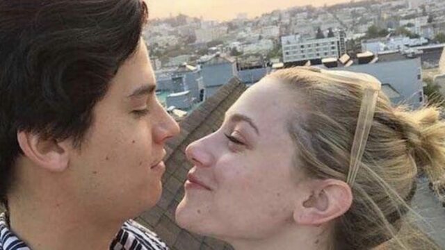 Cole Sprouse Lili Reinhart lasciati