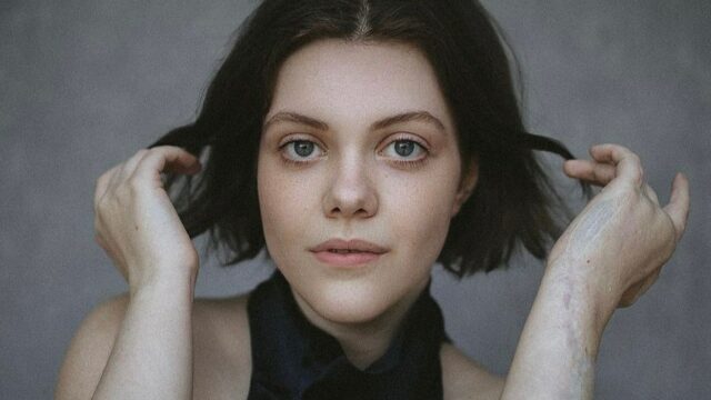 Georgie Henley infezione rara cicatrici