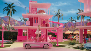A Malibu compare Casa dei Sogni Barbie