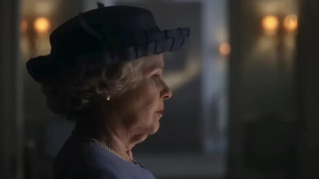 The Crown: finale modificato dopo la morte della Regina