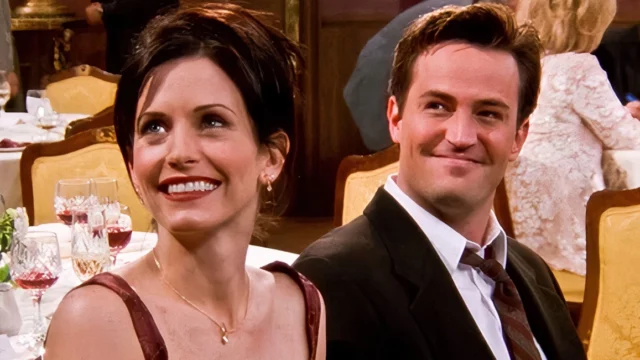 Courteney Cox Matthew Perry avverte presenza visita